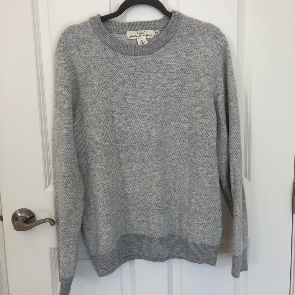 Gray crew neck sweater sz M